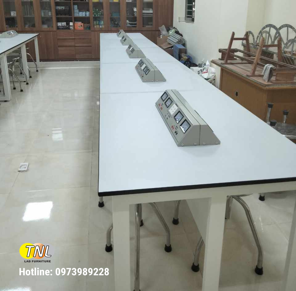 bàn thí nghiệm vật lý