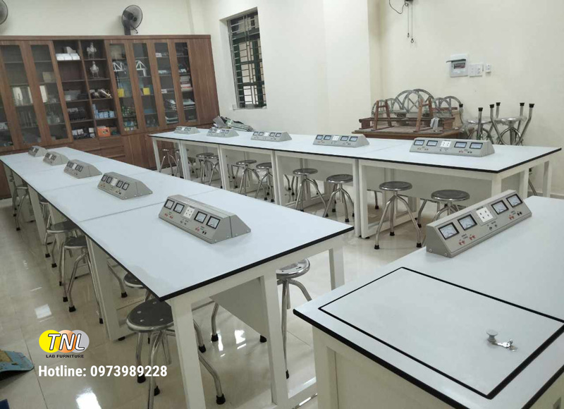 bàn thí nghiệm vật lý